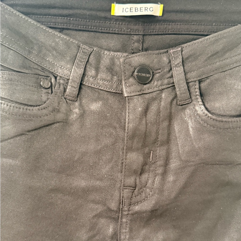 Iceberg Black Coated Women’s skinny Jeans - size 26 - brand new without tags!